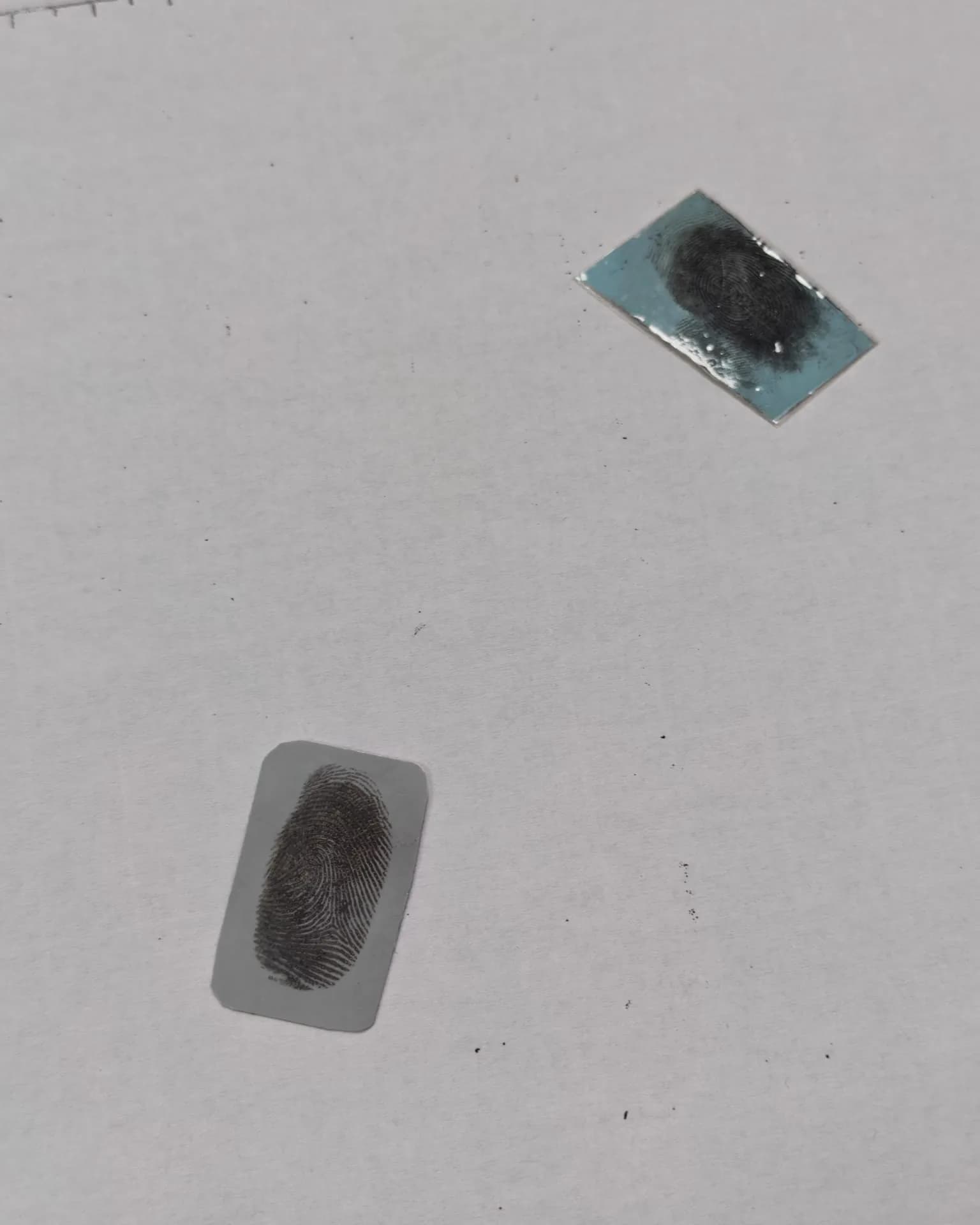 Узорци отисака прстију прикупљени у форензичкој вежби