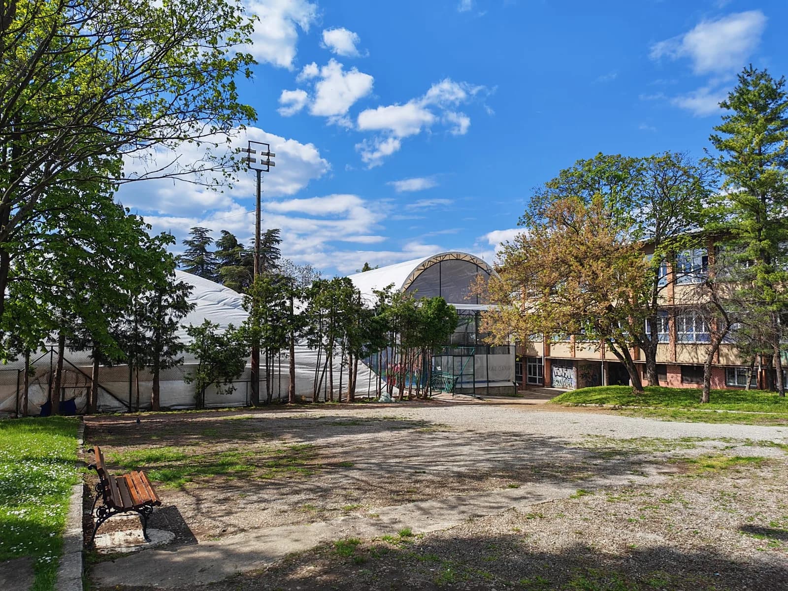 Унутрашњост школске сале за физичко васпитање