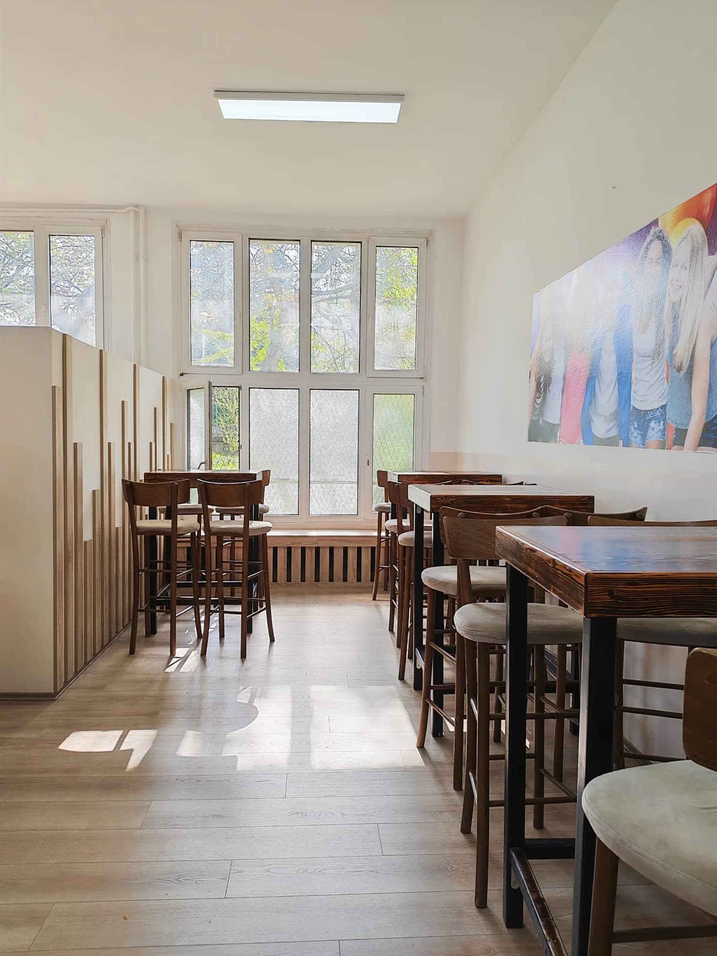 Пространа седећа зона пекаре Мина